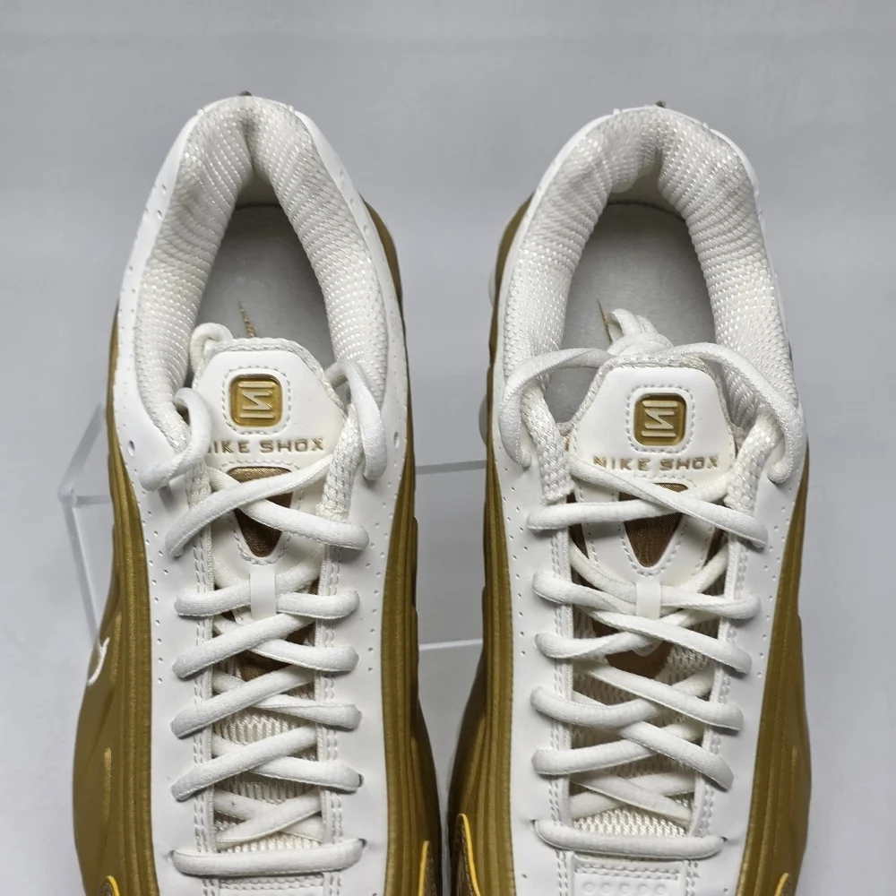 Nike Shox R4 Womens Sz 6.5 Soft Pearl/Metallic Gold Sneakers AR3565-010 New